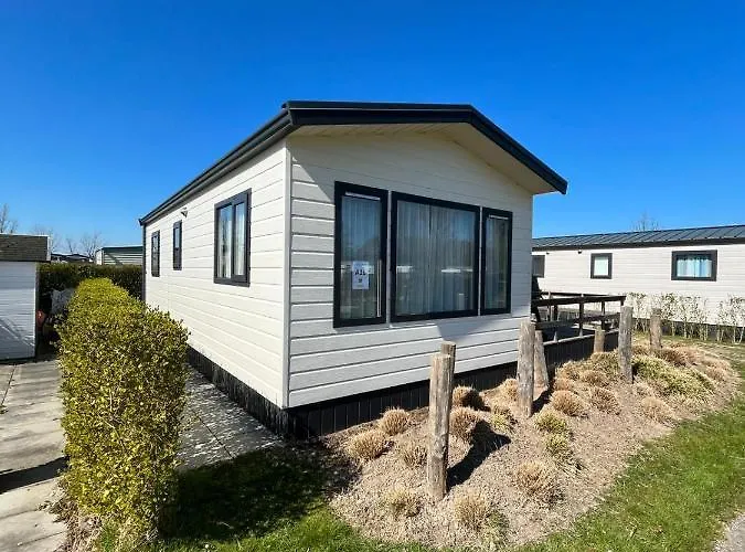Chalet Op Gezellige Familiecamping Bij Zee